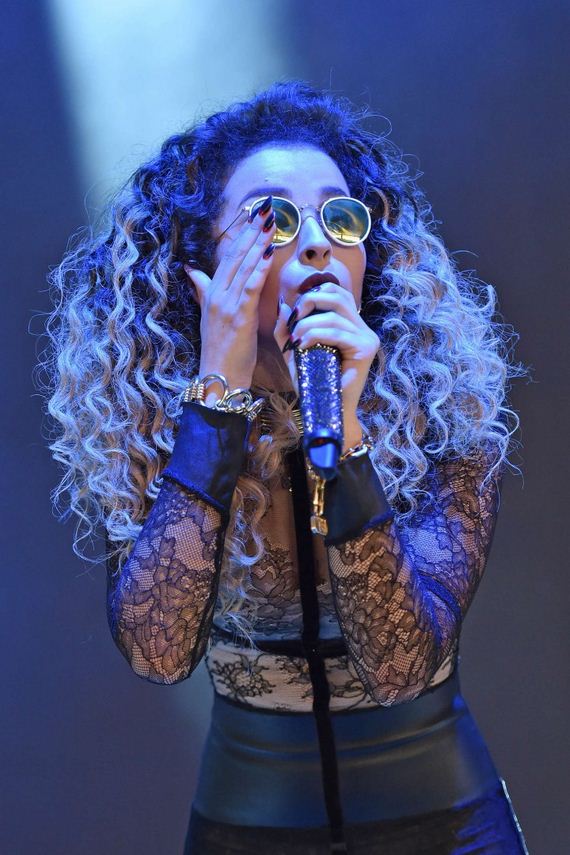 Ella-Eyre -V-Festival-Day-2